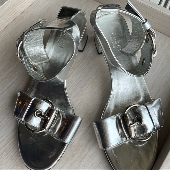 Authentic Gucci silver buckle strapped sandal with block heel - Picture 7 of 13
